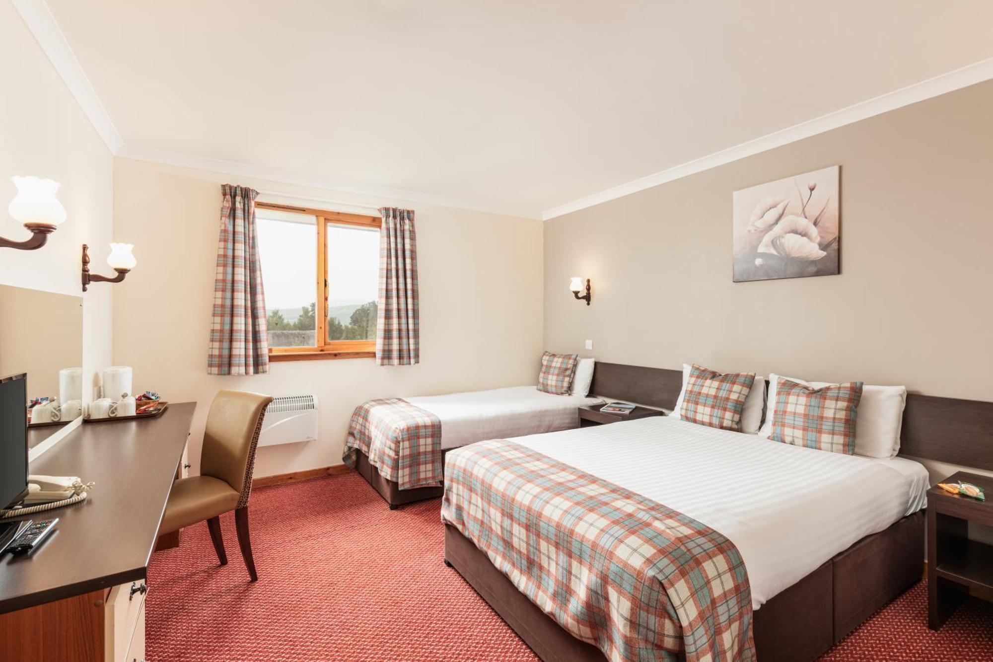 Highlander Hotel 'A Bespoke Hotel' Newtonmore Exteriér fotografie